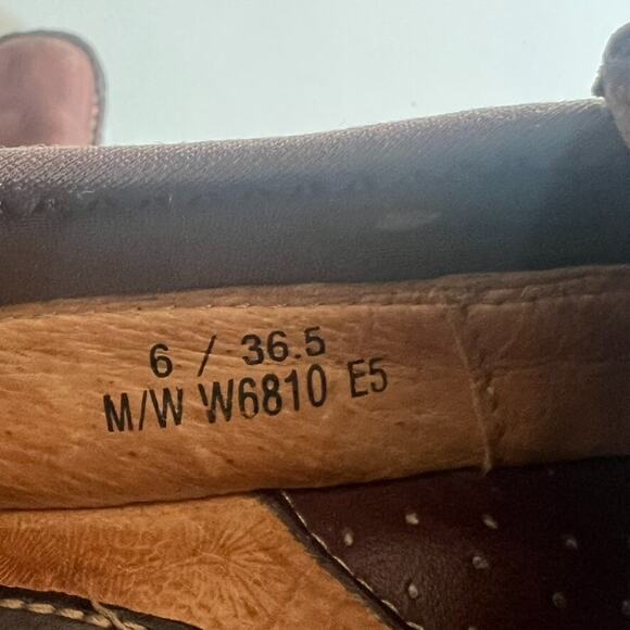 Born Shoes Womens 36.5 6 M Fine Tree Slip On Chelsea Loafer W6810 Brown Leather - Picture 9 of 13